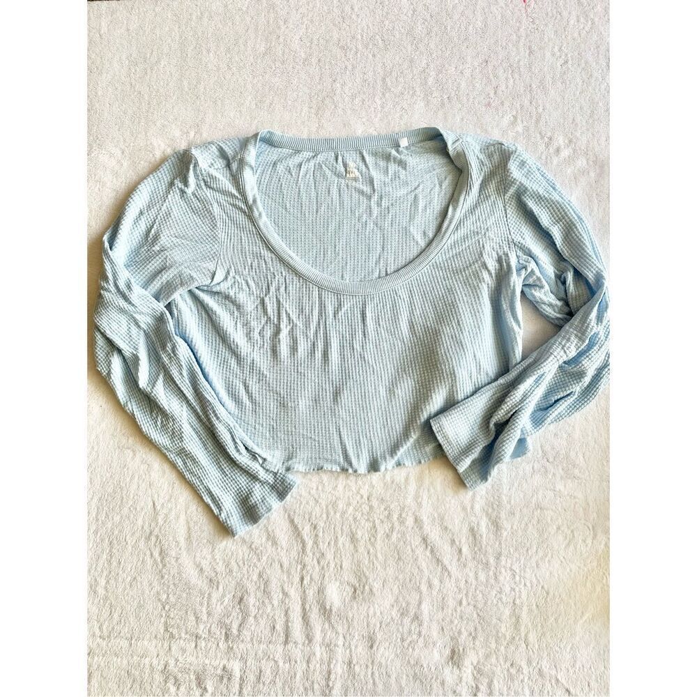 Ice blue waffle texture long sleeve crop top size medium ￼
